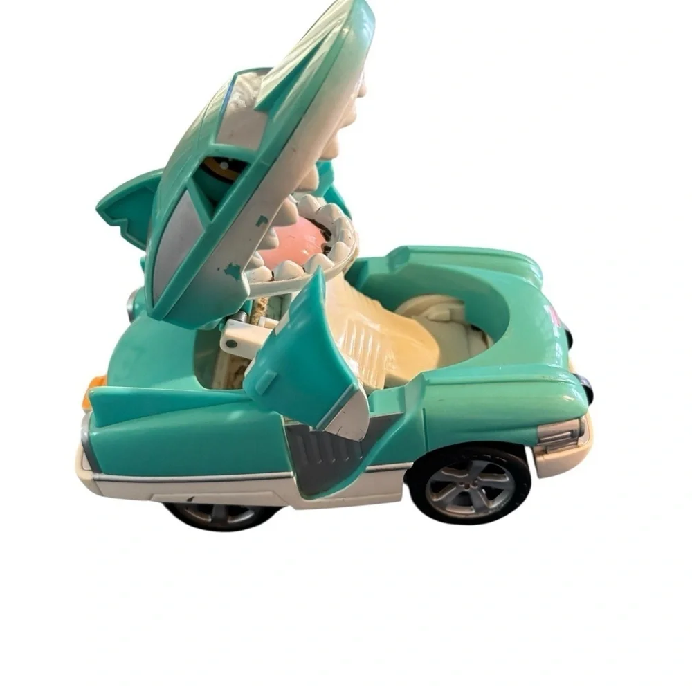 Fisher-Price Transforming CAR-NIVORES Hot Rod SHARK Toy Collector 2006 Hobbyist